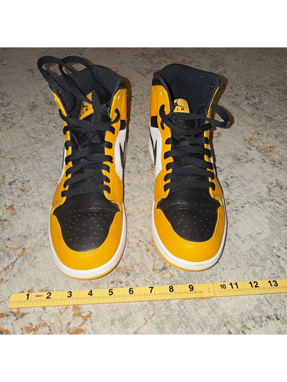 Jordan Air Jordan 1 Mid Taxi 2022 Men’s Mid Top Leather Sneakers 554724-701
